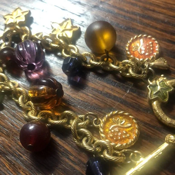 Stunning vintage charm bracelet - Picture 9 of 9
